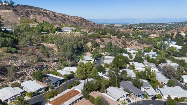 23777 Mulholland Highway, Calabasas CA: https://media.crmls.org/medias/71c73344-5bac-41d4-b6e8-f9f9e55b2151.jpg