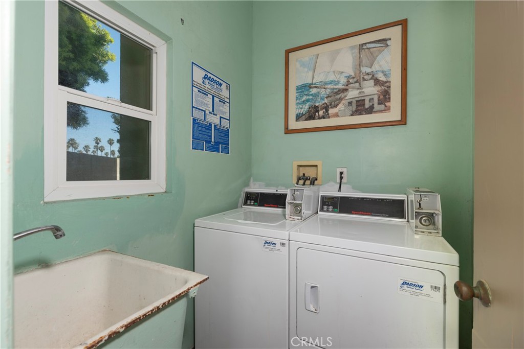 https://media.crmls.org/medias/71c74e11-381e-4d82-8e04-5fa9b5e22d64.jpg?preset=X-Large