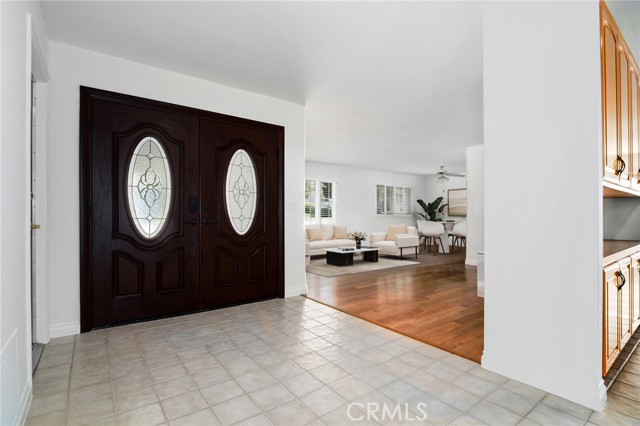 Detail Gallery Image 4 of 24 For 1391 Morrow Cir, Thousand Oaks,  CA 91362 - 3 Beds | 2 Baths