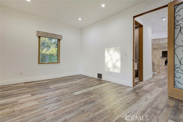 Detail Gallery Image 15 of 36 For 954 Rosemount, Glendale,  CA 91207 - 5 Beds | 3 Baths