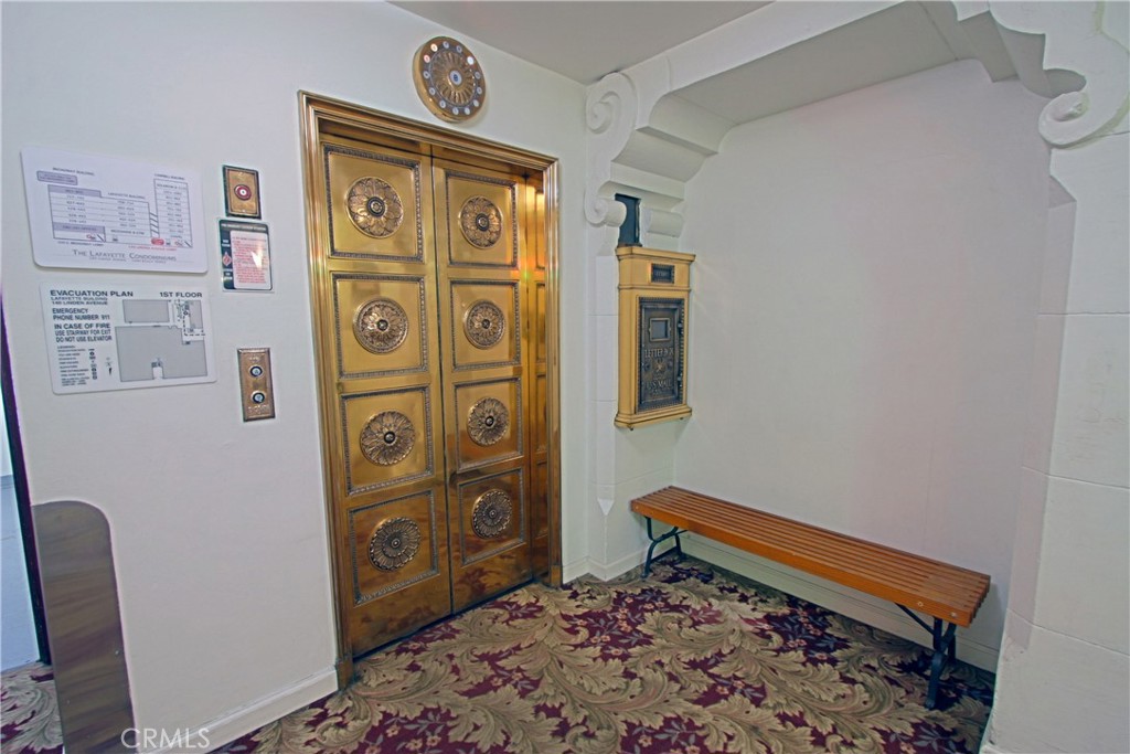 https://media.crmls.org/medias/71c90e3c-3522-4e61-976d-cad24257f9e6.jpg?preset=X-Large