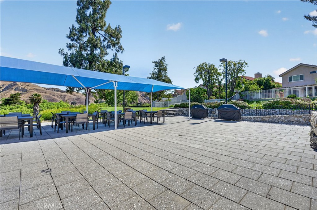 https://media.crmls.org/medias/71c947b9-3840-446a-abda-e773d111419f.jpg?preset=X-Large