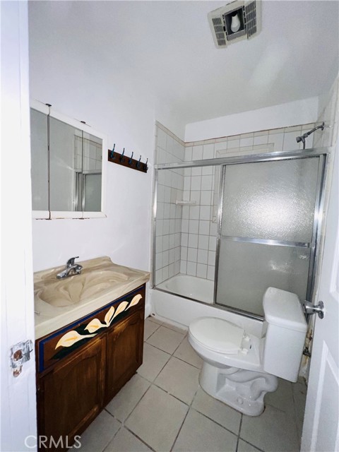 Detail Gallery Image 8 of 10 For 1738 W 38th St, Los Angeles,  CA 90062 - 2 Beds | 1 Baths