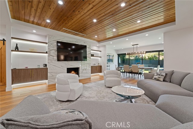 Detail Gallery Image 13 of 41 For 23103 Leonora, Woodland Hills,  CA 91367 - 3 Beds | 3 Baths