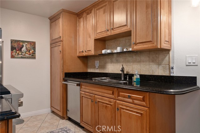 565 Esplanade, Redondo Beach, California 90277, 1 Bedroom Bedrooms, ,Residential,Sold,Esplanade,SB21248131