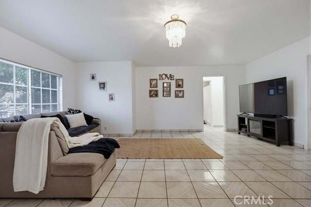 4322 W 105th Street, Inglewood CA: https://media.crmls.org/medias/71cbbdb8-d465-4d80-bfe8-63f32ff33317.jpg
