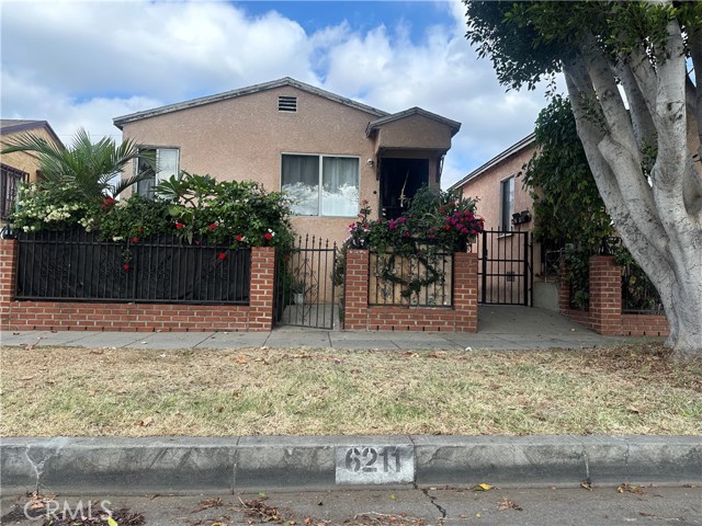 Detail Gallery Image 1 of 1 For 6211 E Olympic Bld, East Los Angeles,  CA 90022 - 3 Beds | 3 Baths