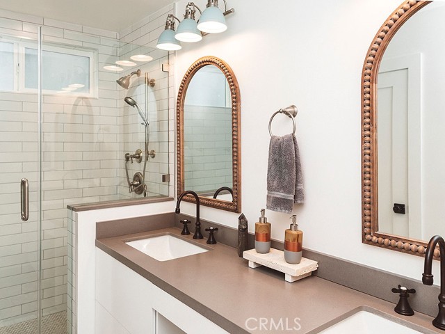 Detail Gallery Image 8 of 17 For 989 La Mirada, Laguna Beach,  CA 92651 - 3 Beds | 2 Baths