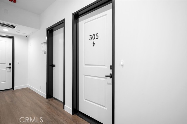 Detail Gallery Image 4 of 20 For 10657 Moorpark St #305,  North Hollywood,  CA 91602 - 2 Beds | 1 Baths