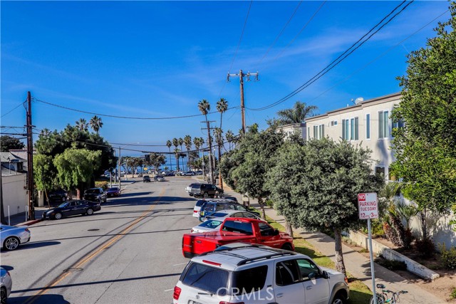 323 Broadway, Redondo Beach, California 90277, 2 Bedrooms Bedrooms, ,1 BathroomBathrooms,Residential,Sold,Broadway,PW23051836