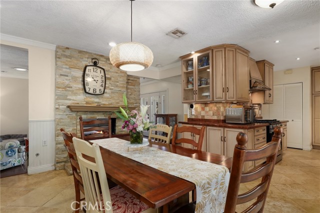 Detail Gallery Image 6 of 25 For 1731 Brookfield Ave, La Habra,  CA 90631 - 4 Beds | 2 Baths