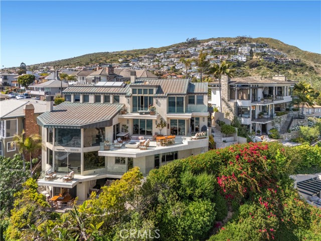 88 Emerald, Laguna Beach CA: https://media.crmls.org/medias/71cd374b-eb3b-40de-a36c-253af881e866.jpg
