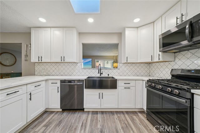 Detail Gallery Image 4 of 22 For 26408 Naomi Dr, Hemet,  CA 92544 - 4 Beds | 2 Baths