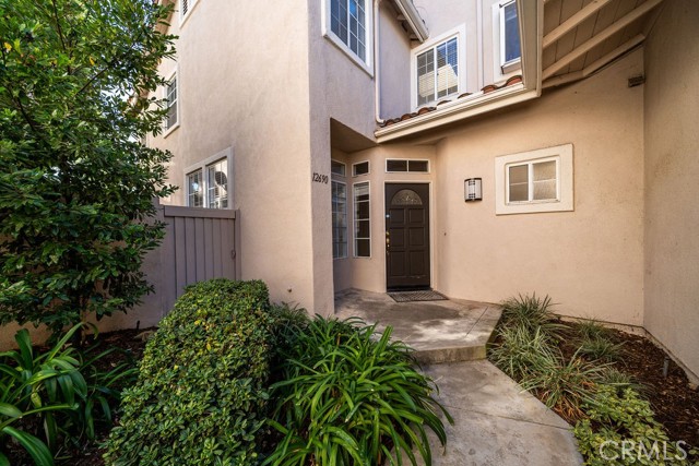 Detail Gallery Image 2 of 37 For 12690 Homestead, Tustin,  CA 92782 - 2 Beds | 2/1 Baths