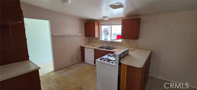 73408 Yucca Avenue, 29 Palms CA: https://media.crmls.org/medias/71cdf378-6c98-4661-868c-39399df73359.jpg