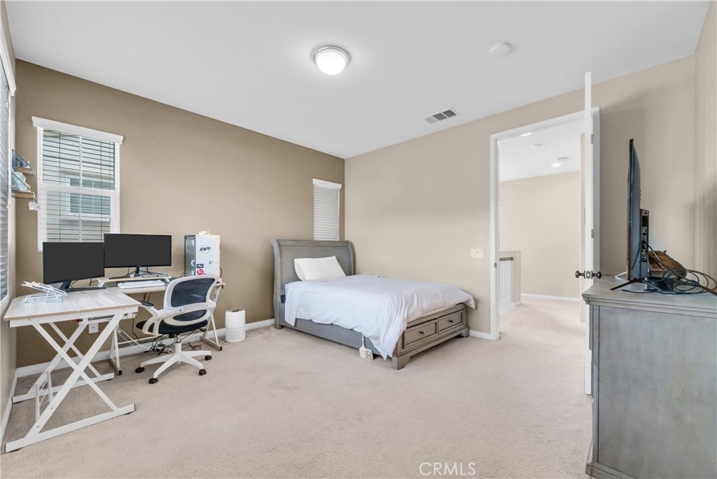 https://media.crmls.org/medias/71ce253f-0c0b-408d-8783-196b2f92aa47.jpg?preset=X-Large