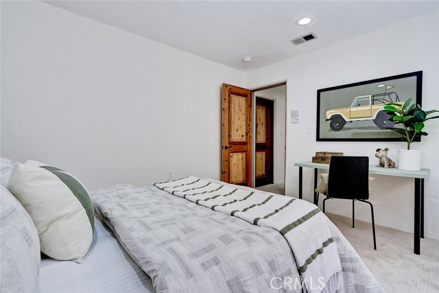 2917 N Poinsettia Avenue, Manhattan Beach CA: https://media.crmls.org/medias/71cfb716-e213-4e6b-874d-3fa8f98137eb.jpg