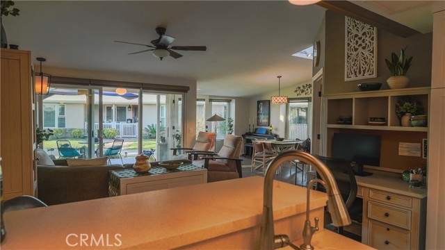 Detail Gallery Image 11 of 20 For 1621 Interlachen 265f,  Seal Beach,  CA 90740 - 2 Beds | 2 Baths