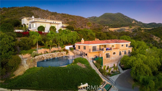 24410 Mulholland, Calabasas CA: https://media.crmls.org/medias/71d24b44-6871-42a9-a780-fe4bd31c2128.jpg