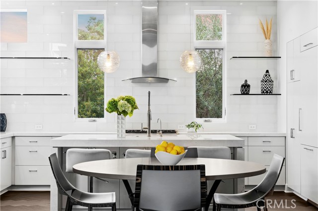 3731 5th Avenue, Corona del Mar CA: https://media.crmls.org/medias/71d2e540-9dde-4875-a4b1-8ba347c3727b.jpg