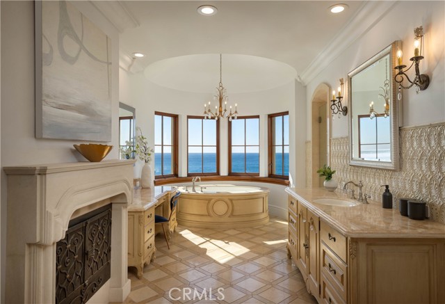 Detail Gallery Image 21 of 46 For 177 Shorecliff Rd, Corona Del Mar,  CA 92625 - 5 Beds | 5/5 Baths