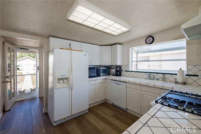 18218 Mansel Avenue, Redondo Beach, California 90278, 2 Bedrooms Bedrooms, ,2 BathroomsBathrooms,Residential,Sold,Mansel,SB22129835