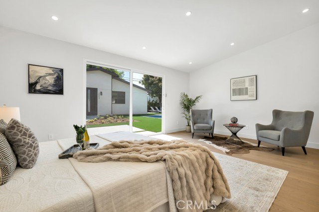 Detail Gallery Image 39 of 46 For 4801 Abbeyville Ave, Woodland Hills,  CA 91364 - 5 Beds | 5/2 Baths