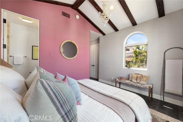 Detail Gallery Image 45 of 64 For 2516 Walnut Ave, Manhattan Beach,  CA 90266 - 5 Beds | 5/1 Baths