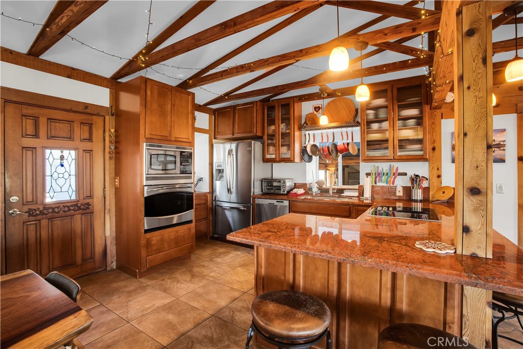 https://media.crmls.org/medias/71d69337-ac3d-4047-a8b6-a7d8dce4aade.jpg?preset=X-Large