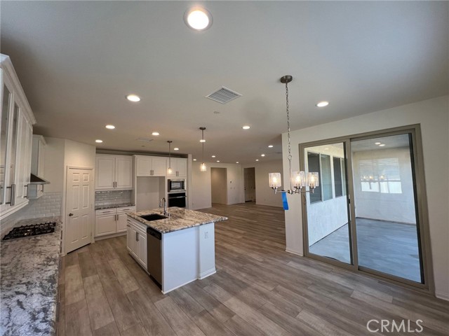 Detail Gallery Image 5 of 18 For 9413 Venetian Way, Jurupa Valley,  CA 92509 - 4 Beds | 2/1 Baths