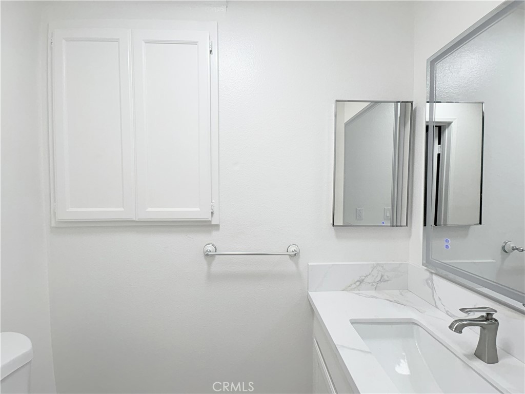https://media.crmls.org/medias/71d703c5-89c9-4c4b-90c5-6b98ca793342.jpg?preset=X-Large