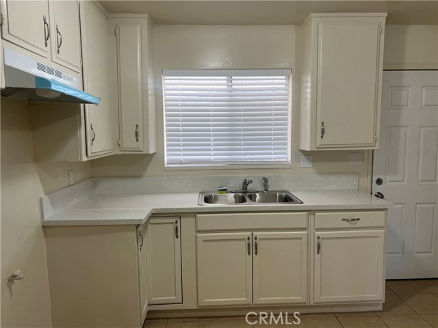 Detail Gallery Image 8 of 41 For 1026 Flower St, Bakersfield,  CA 93305 - – Beds | – Baths