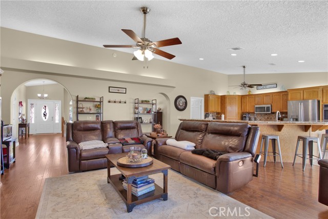 Detail Gallery Image 17 of 61 For 7870 El Manor Rd, Oak Hills,  CA 92344 - 4 Beds | 2/1 Baths