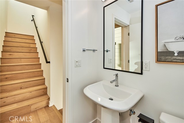 1050 N Joels Place, Los Angeles CA: https://media.crmls.org/medias/71d790ad-f368-4871-a17b-3ff36271a27f.jpg