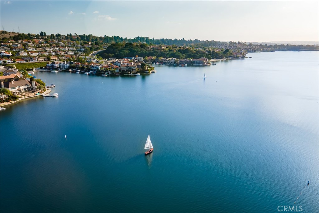 https://media.crmls.org/medias/71d939c3-48b9-41bd-917f-3faf20db13cf.jpg?preset=X-Large