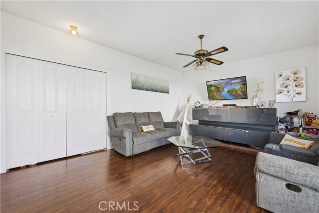 Detail Gallery Image 12 of 54 For 5361 Karling Pl, Palmdale,  CA 93552 - 4 Beds | 3 Baths