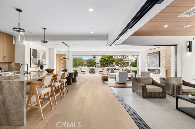 516 Larkspur Avenue, Corona del Mar CA: https://media.crmls.org/medias/71d9f8a5-ecdc-4b0c-be03-5074e029d26e.jpg