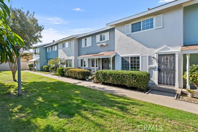 Detail Gallery Image 2 of 16 For 19868 Berkshire, Huntington Beach,  CA 92646 - 2 Beds | 1/1 Baths