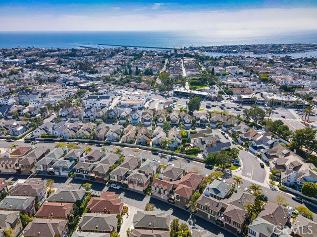 2569 Bungalow Place, Corona del Mar CA: https://media.crmls.org/medias/71db8fb8-4bbf-47c0-82a9-19c1acc77fe8.jpg