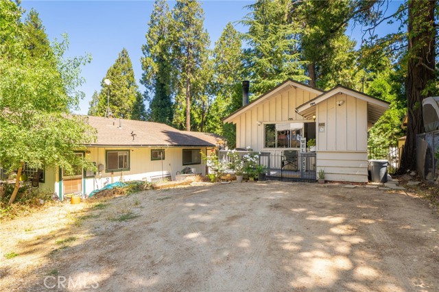Detail Gallery Image 3 of 46 For 693 Ca 138, Crestline,  CA 92325 - 3 Beds | 2 Baths