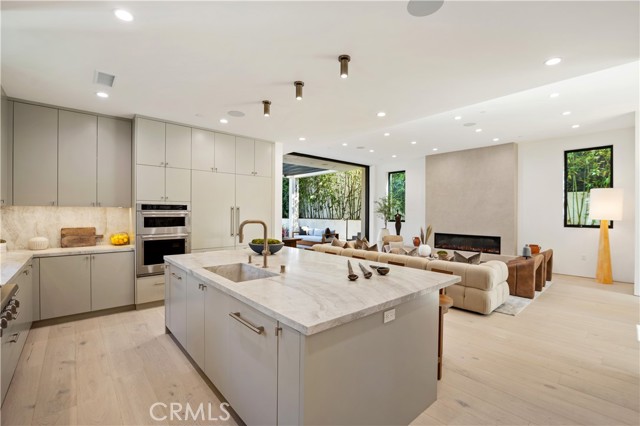 10840 Queensland, Los Angeles CA: https://media.crmls.org/medias/71dc2680-1fa9-4af8-909d-cc9a98fd9a00.jpg