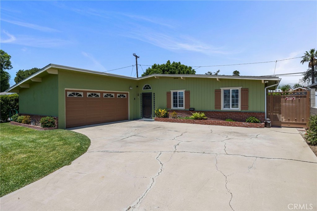 16135 E Edna