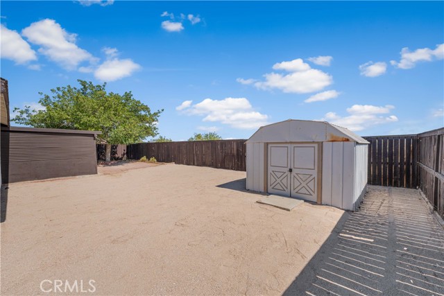 1472 Bedford Avenue, Rosamond CA: https://media.crmls.org/medias/71dd6d91-24b9-455a-b545-5e35f3da70c4.jpg