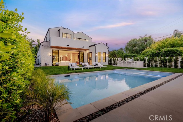 Detail Gallery Image 2 of 37 For 16711 Moorpark St, Encino,  CA 91436 - 6 Beds | 6/1 Baths