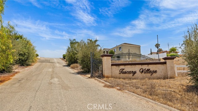 13105 Via Tuscany, Riverside CA: https://media.crmls.org/medias/71dd9040-8505-49fd-82c1-aea73049d508.jpg