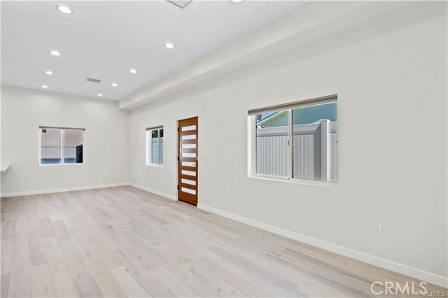 Detail Gallery Image 4 of 18 For 11428 Erwin, North Hollywood,  CA 91606 - 2 Beds | 2/1 Baths