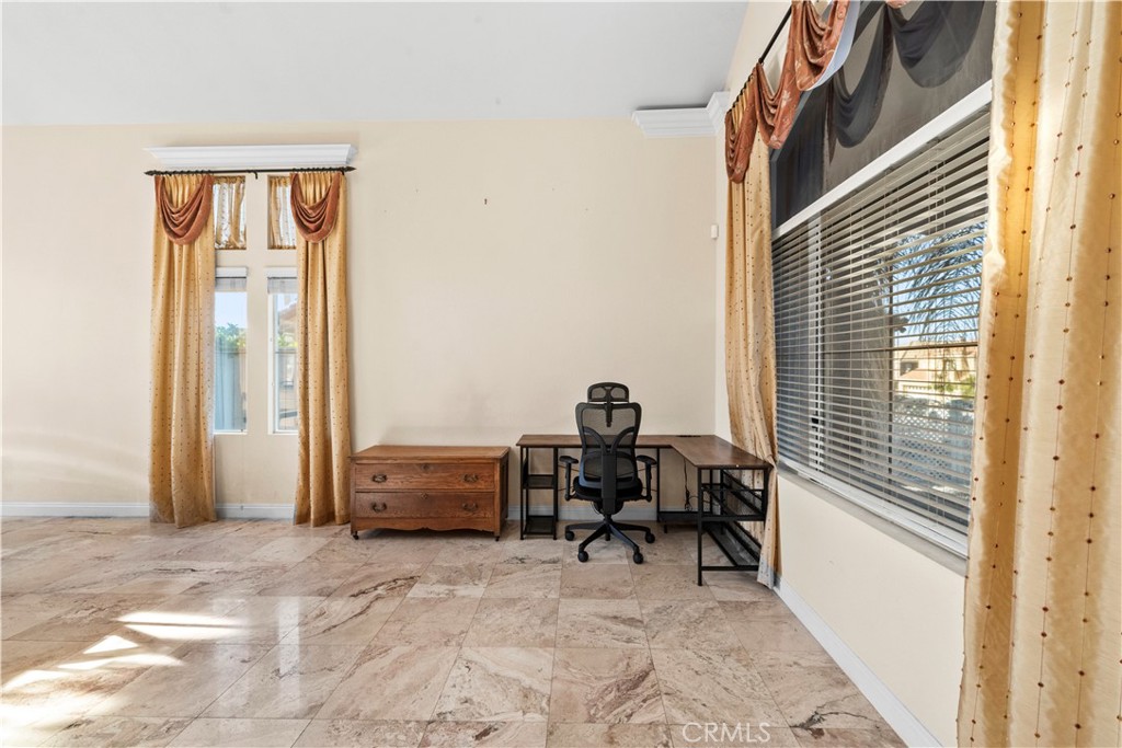 https://media.crmls.org/medias/71de0261-e6c5-49c5-81e1-af0d512d857c.jpg?preset=X-Large