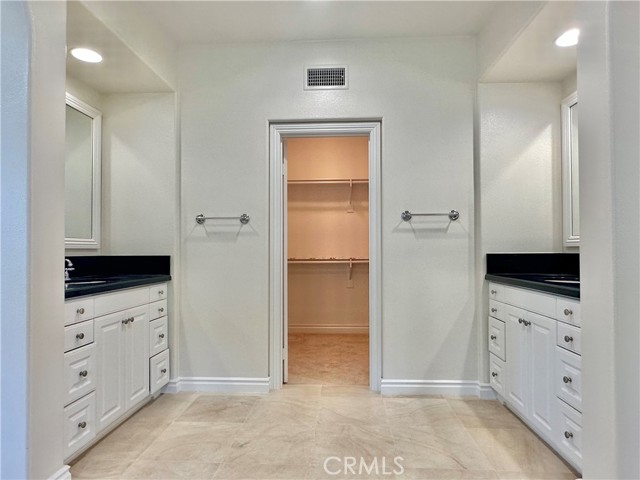 50 Winding Way, Irvine CA: https://media.crmls.org/medias/71de8325-5847-48e3-ab77-09d877f647ff.jpg