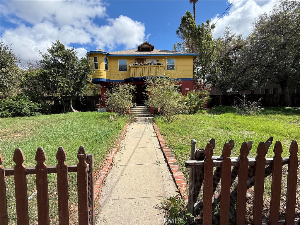 1944 El Sereno Avenue