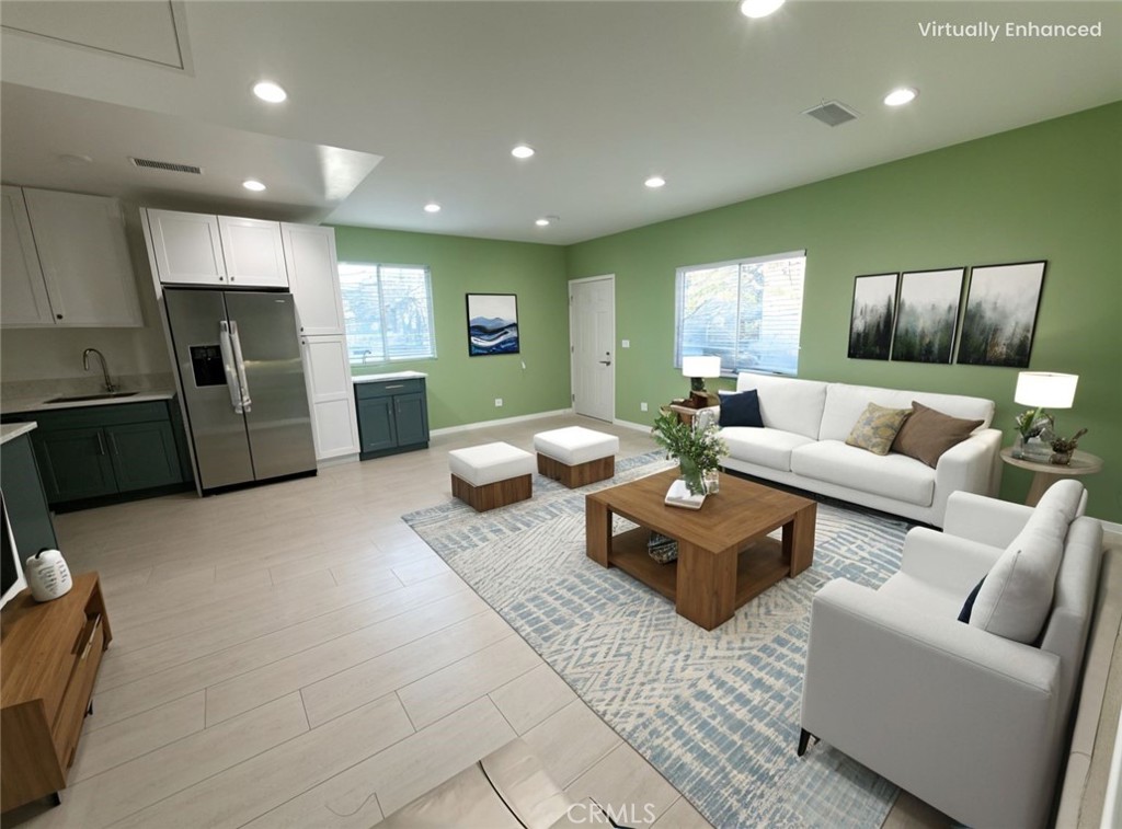 8520 Fenwick